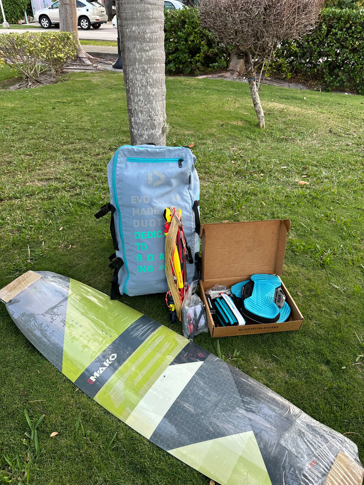 Lightwind Kite Gear Package - 14m Kite, 165cm Twintip & Bar