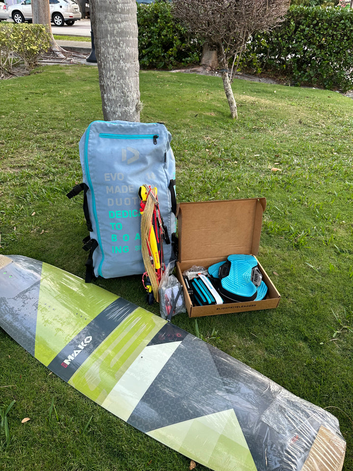 Lightwind Kite Gear Package - 14m Kite, 165cm Twintip & Bar