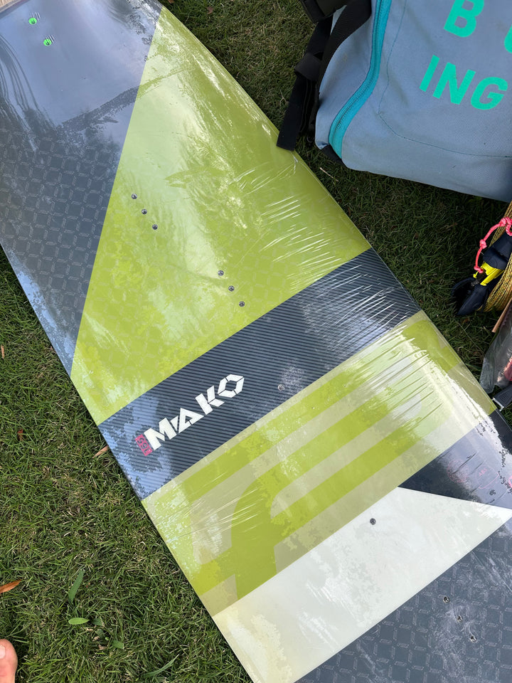 Lightwind Kite Gear Package - 14m Kite, 165cm Twintip & Bar